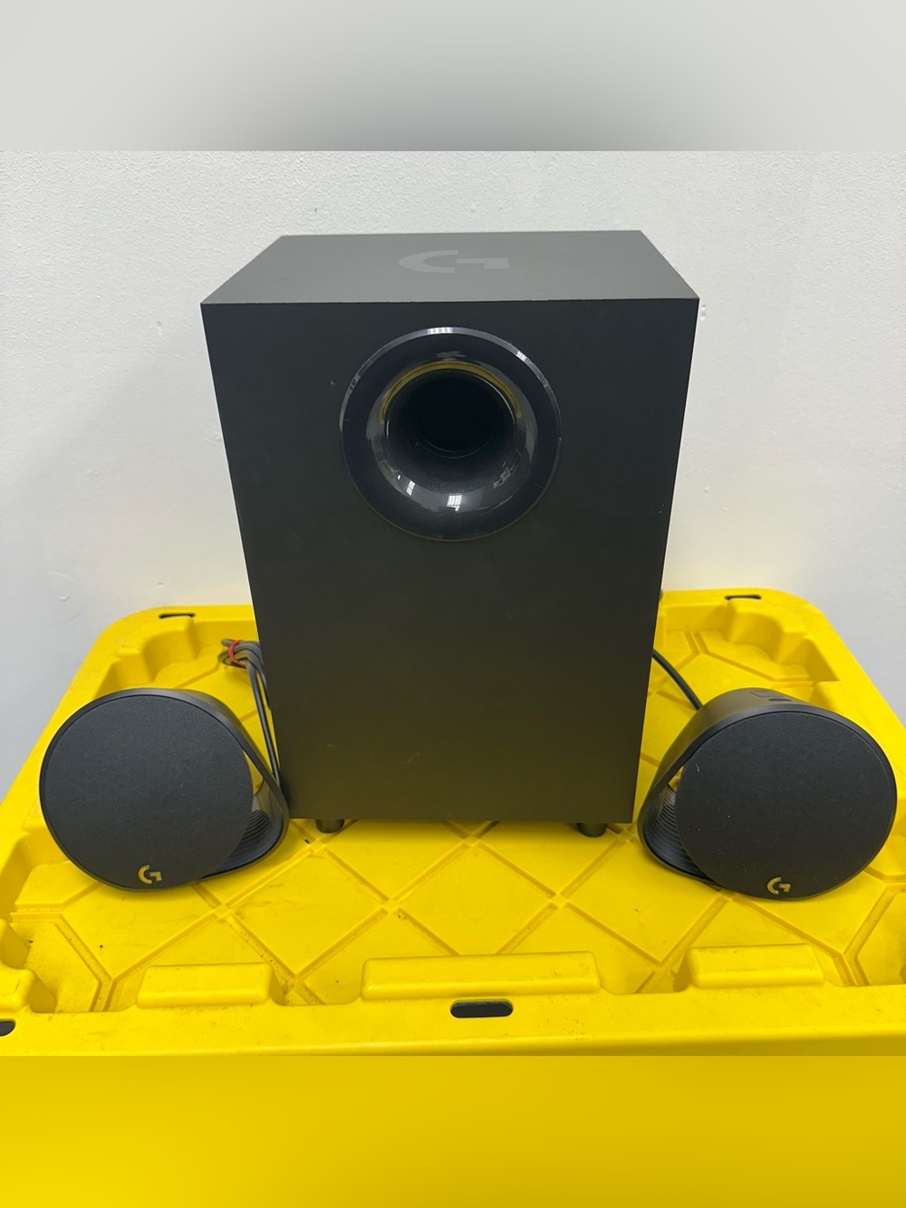 Logitech G560 LIGHTSYNC Gaming Speakers with Game Driven RGB Lighting Black
